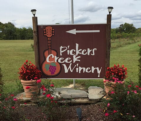 pickers-creek-winery-sign